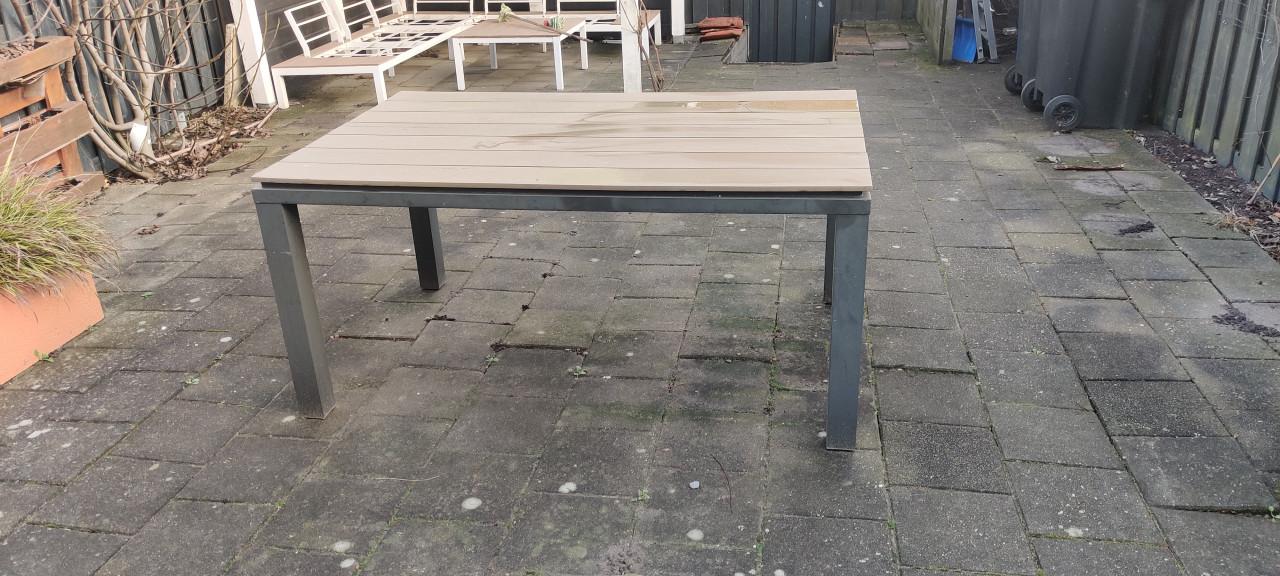 Tuintafel GRATIS