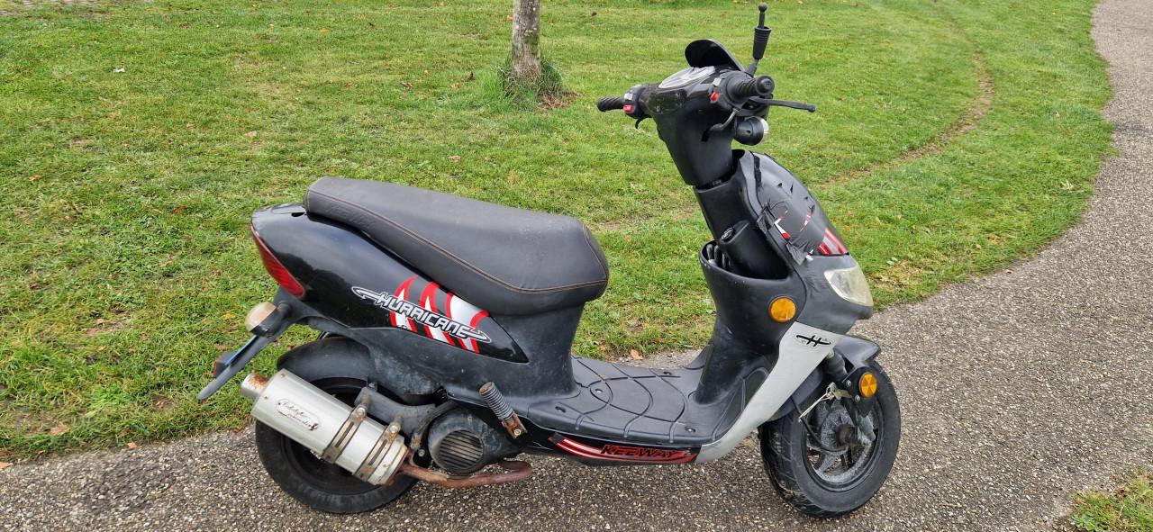 Goedkope KEEWAY scooter, type Hurricane