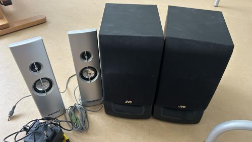 Speakers / geluidboxen 2 sets.