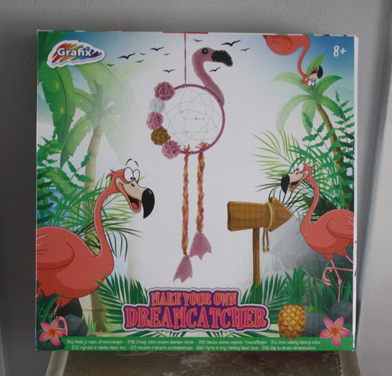 Make your own dreamcatcher flamingo