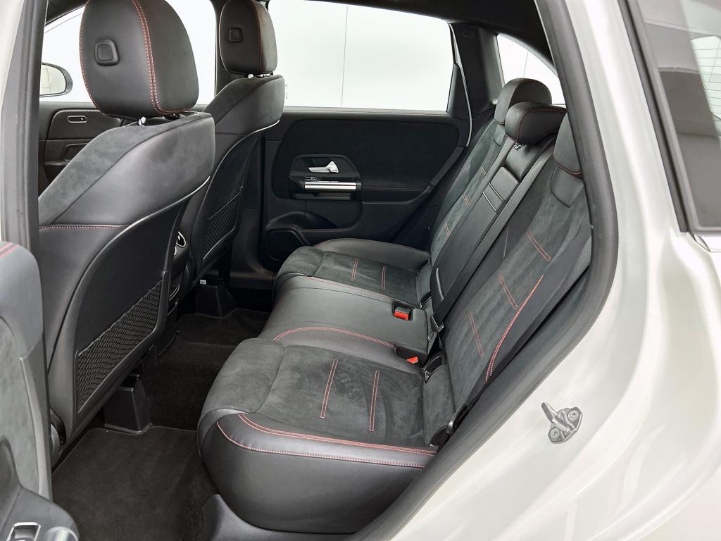 Mercedes-Benz B-Klasse 180 business solution amg | stoelverwarming | amg li