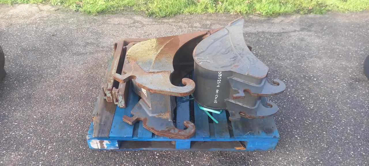 Diverse baken met CW aansluiting.