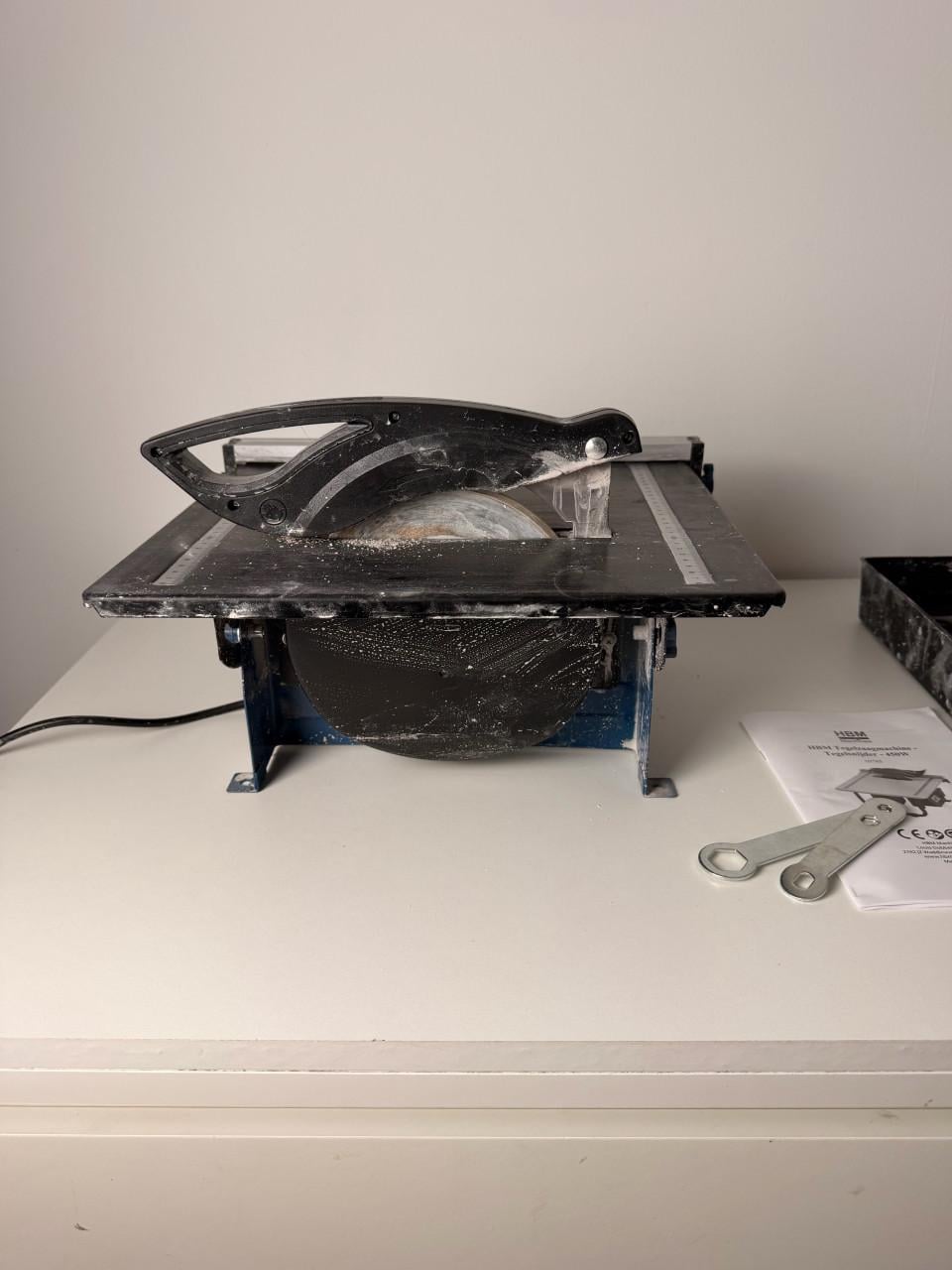 HBM Tegelzaagmachine
