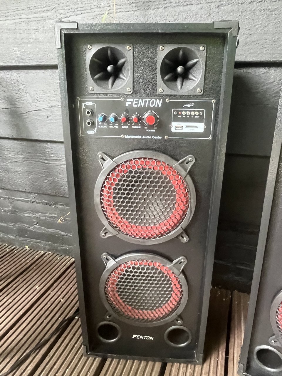 2 partyspeakers / disco boxen met ingebouwde versterker