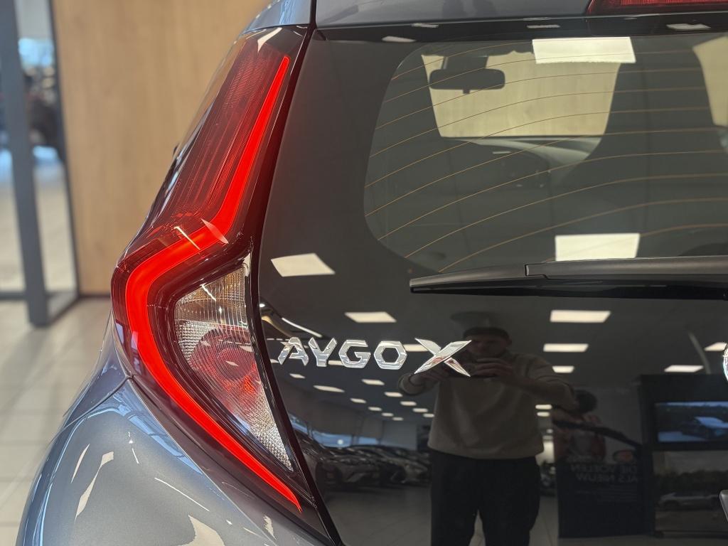 Toyota Aygo X 1.0 vvt-i mt play