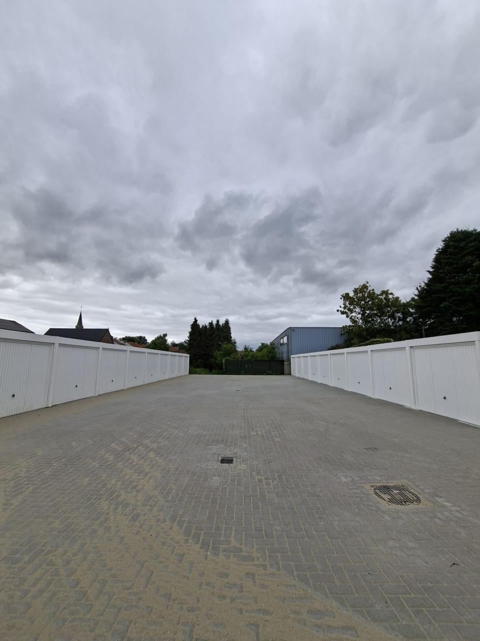 TE HUUR NIEUWE GARAGEBOXEN IN CLINGE