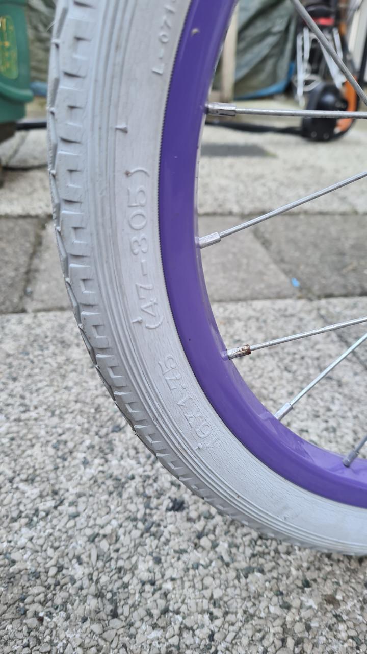 Meisjes fietsje 16 inch- 5 tot 7 jaar- hand rem voor.trap rem achter