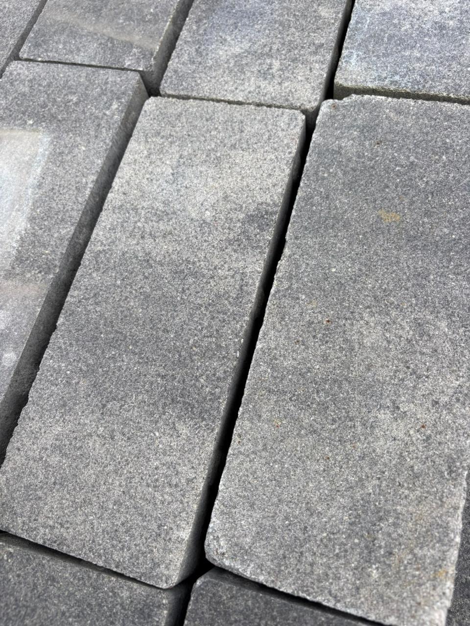 Restpartij banenverband beton Amiata 8 cm dik