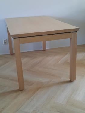 Uitschuifbare eettafel plus een bijpassende salontafel