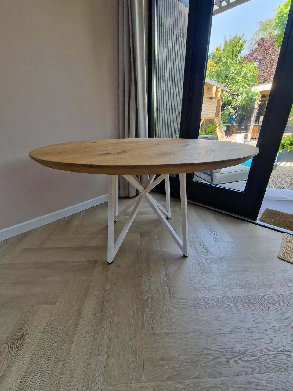 Eikenhouten ronde eettafel