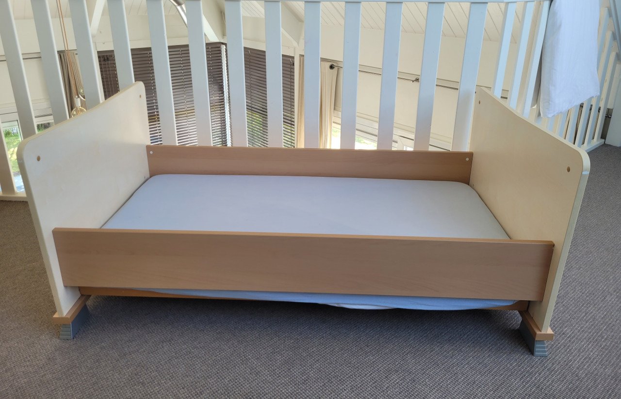 Meegroei ledikant 140x70 cm.