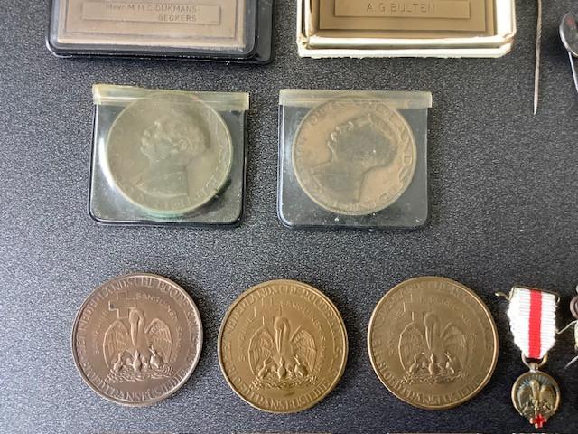 Collectie penningen etc. Het Nederlandsche Rode Kruis.