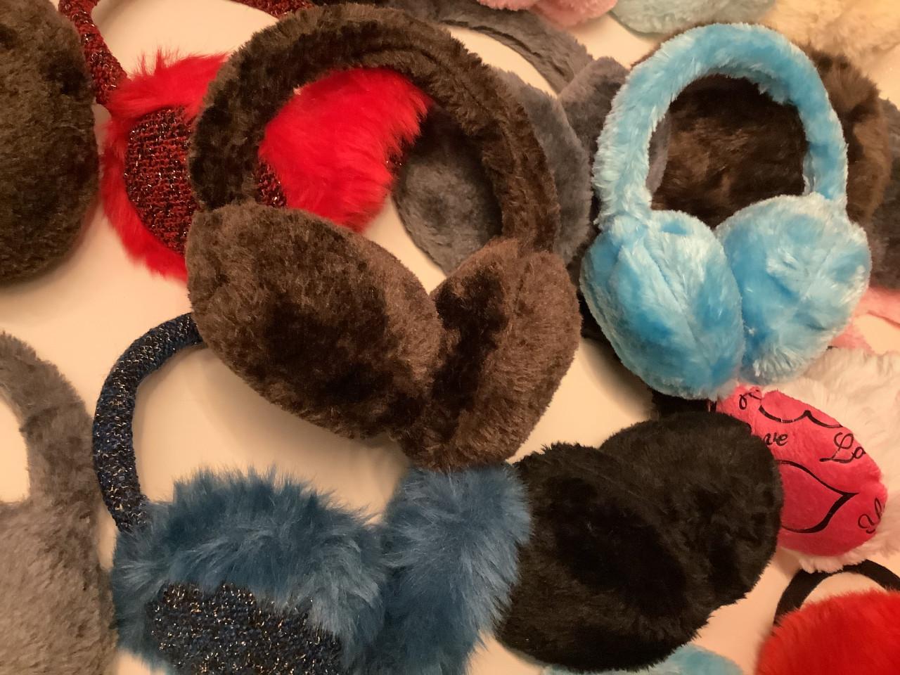 Partij super leuke oorwarmers. ( partij 216)