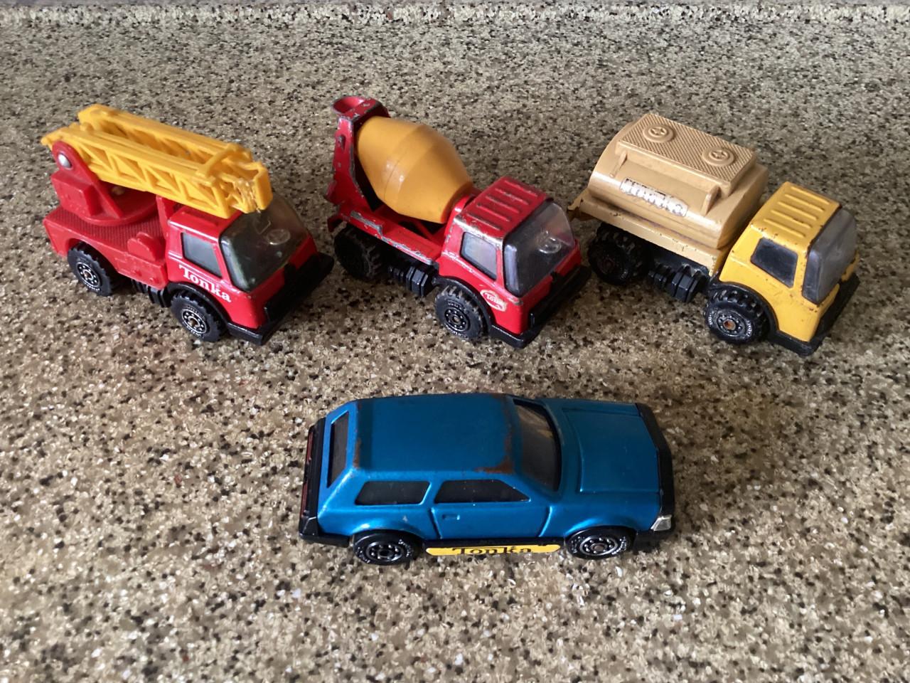 Tonka. Betonmixer, ladderwagen, tankwagen en stationwagen,