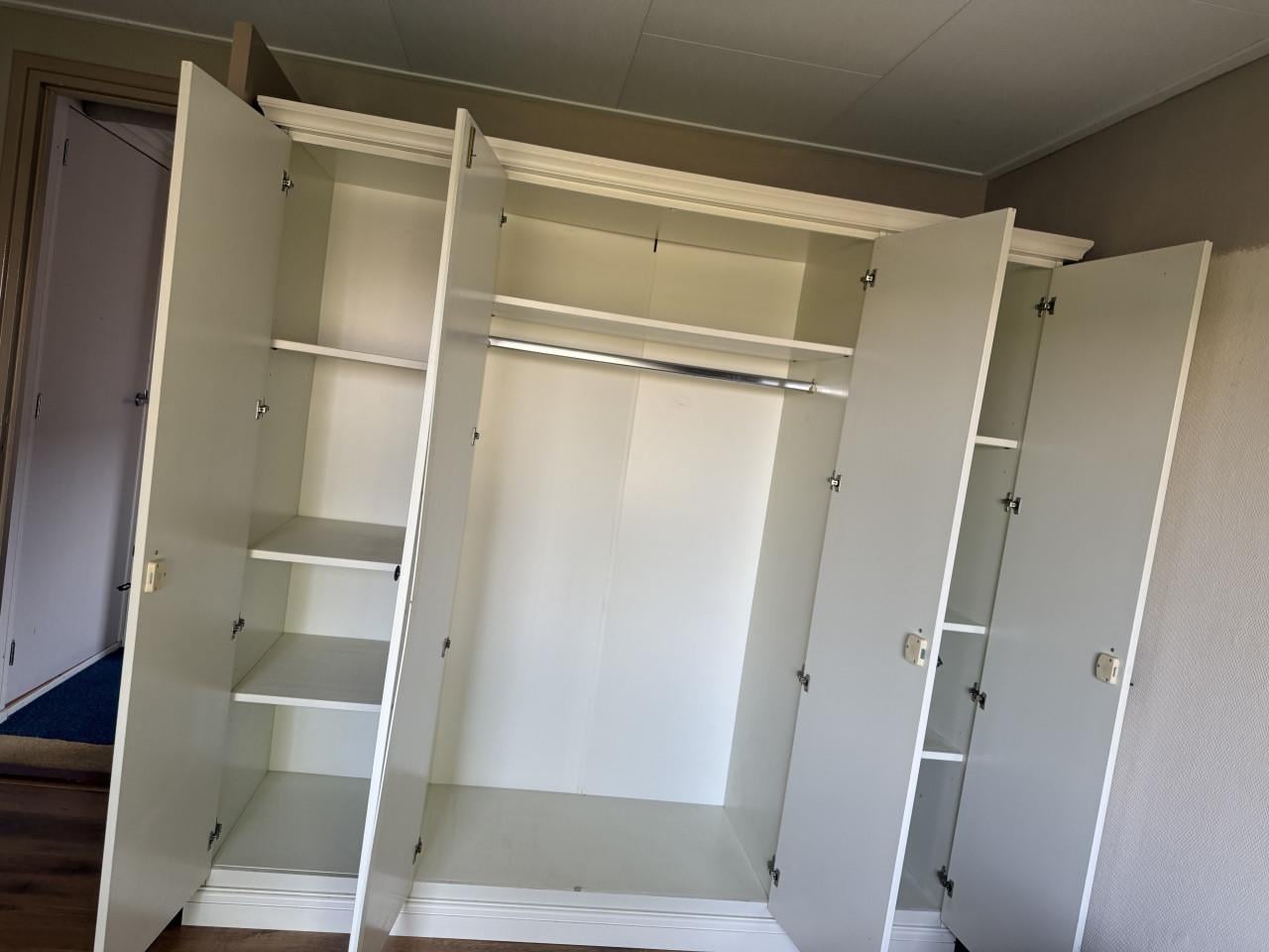 Slaapkamer hang en leg kast kleur wit