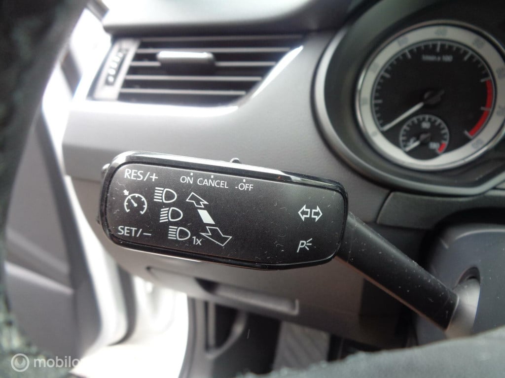 Skoda Octavia combi 1.0 tsi greentech ambition/automaat/airco/cruise/apple 