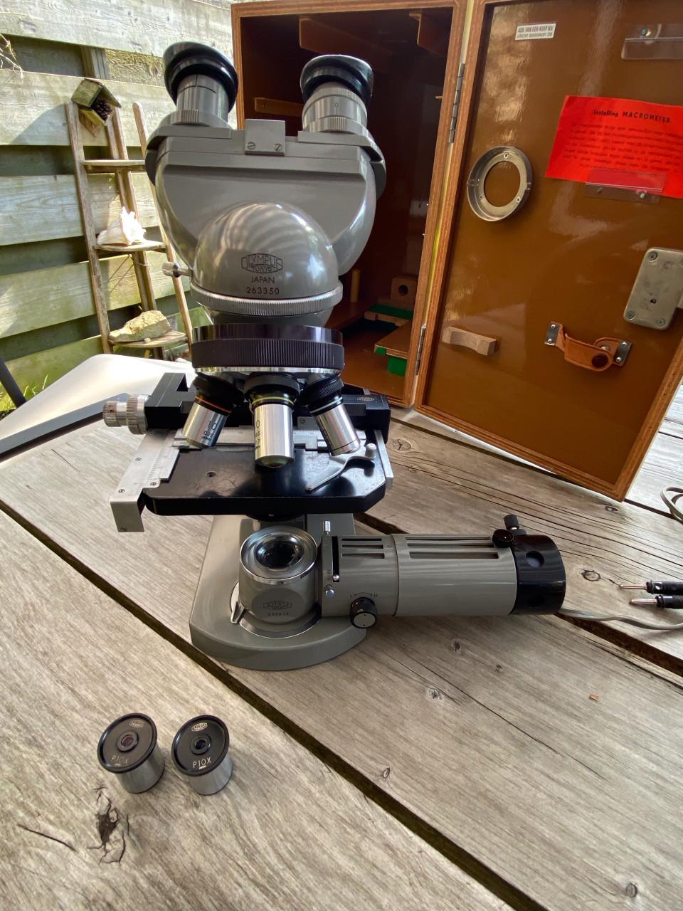 Microscoop Olympus Model E binoculair met polarisatie mogelijkheid