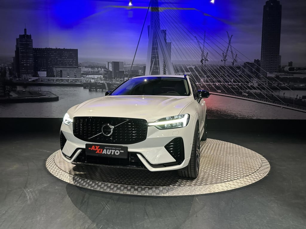 Volvo XC60 2.0 t6 plug-in hybrid awd plus dark *pano*hksound*leder*memory*