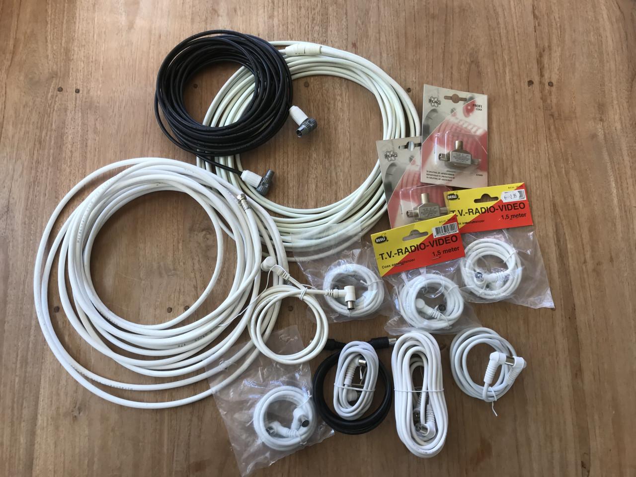 COAX kabel en COAX-splitter