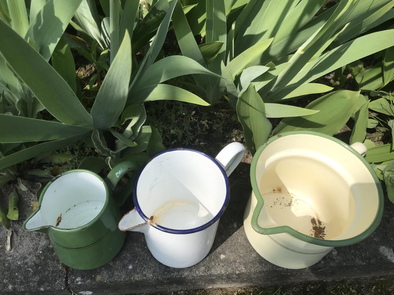 Emaille melk- / maatkannetjes (3 stuks)