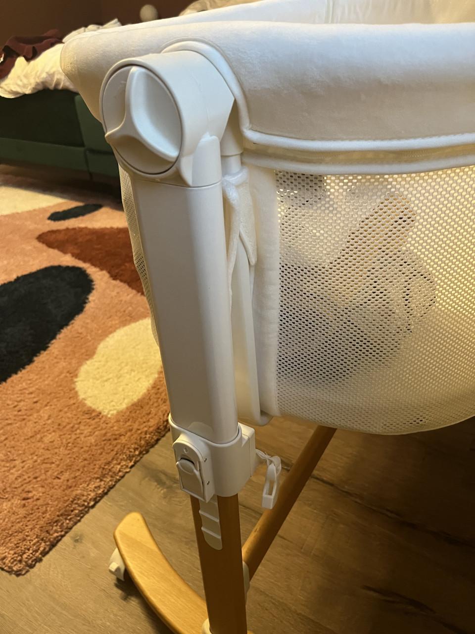 Co-sleeper/ wieg BabyGo Amila + 2 sets beddengoed