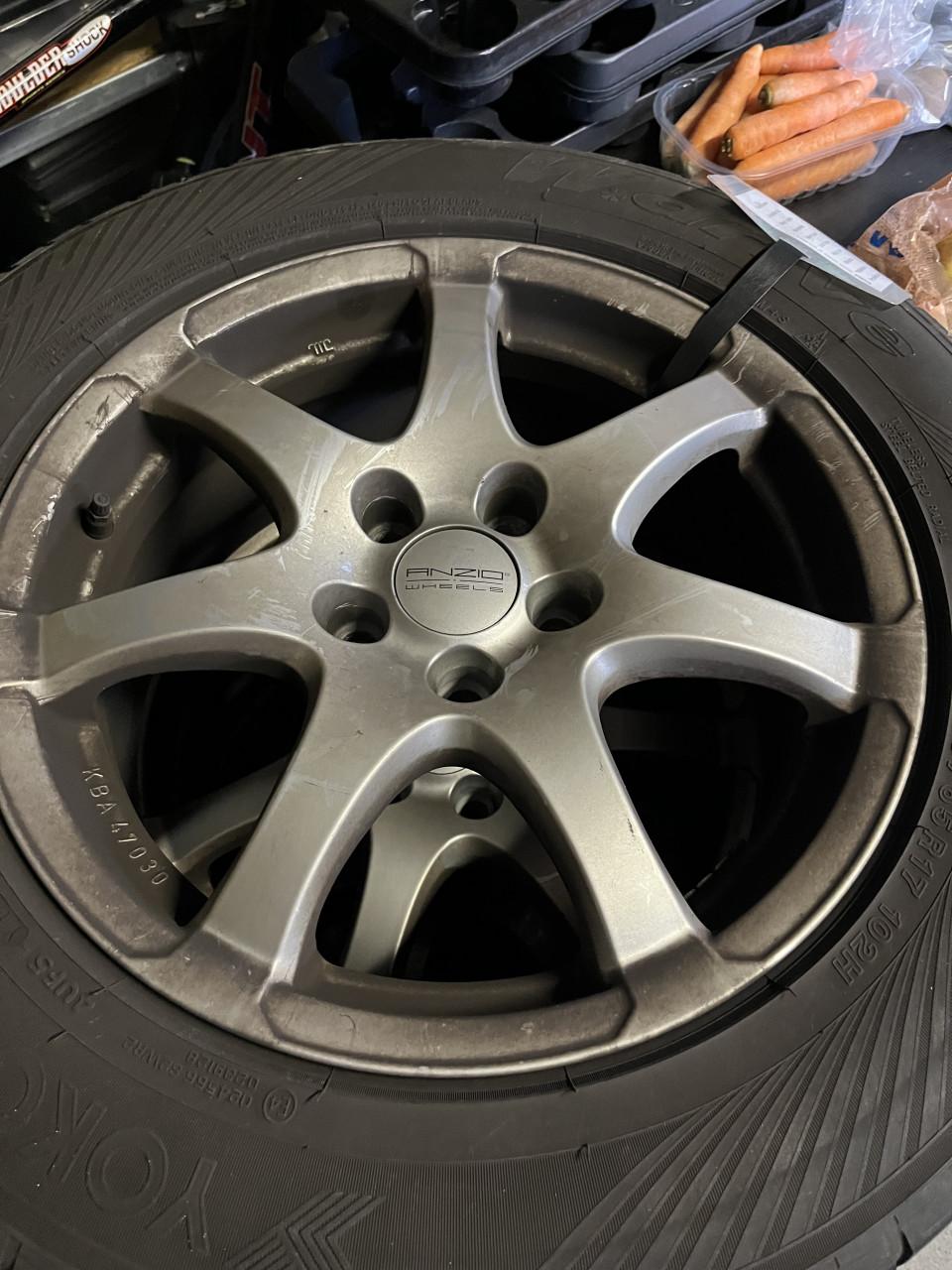 Autobanden en velgen Toyota RAV4