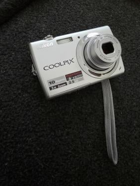 Te koop Nikon camera met 2gb sd kaart
