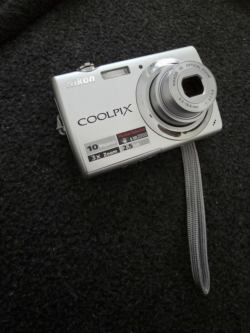 Te koop Nikon camera met 2gb sd kaart