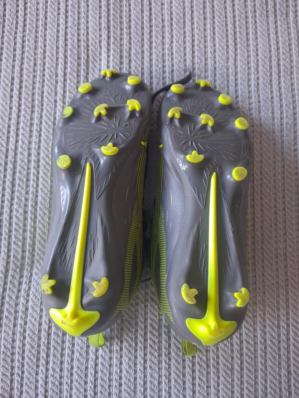 Voetbalschoenen maat 37.5