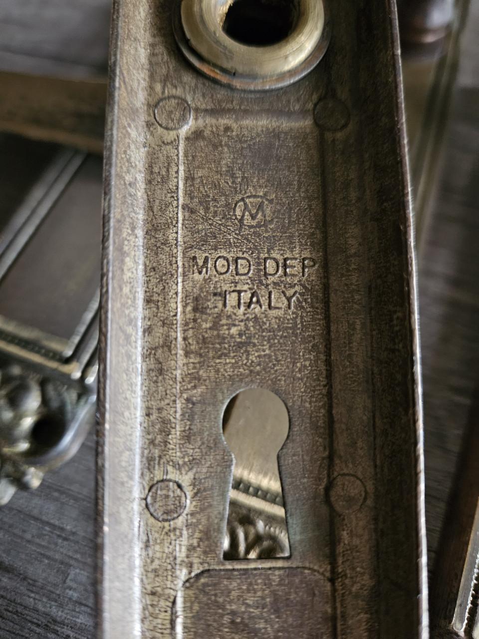 4 x antieke italiaanse deurbeslag met klinken, zijn compleet