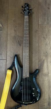 5-snarige Ibanez SR305 basgitaar