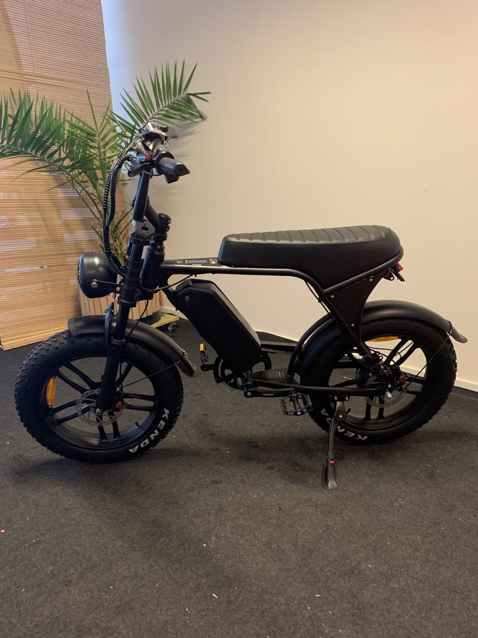 QUXI C80– Achterzitje + Telefoonhouder + Voetsteuntjes + Alarm NU 895,=