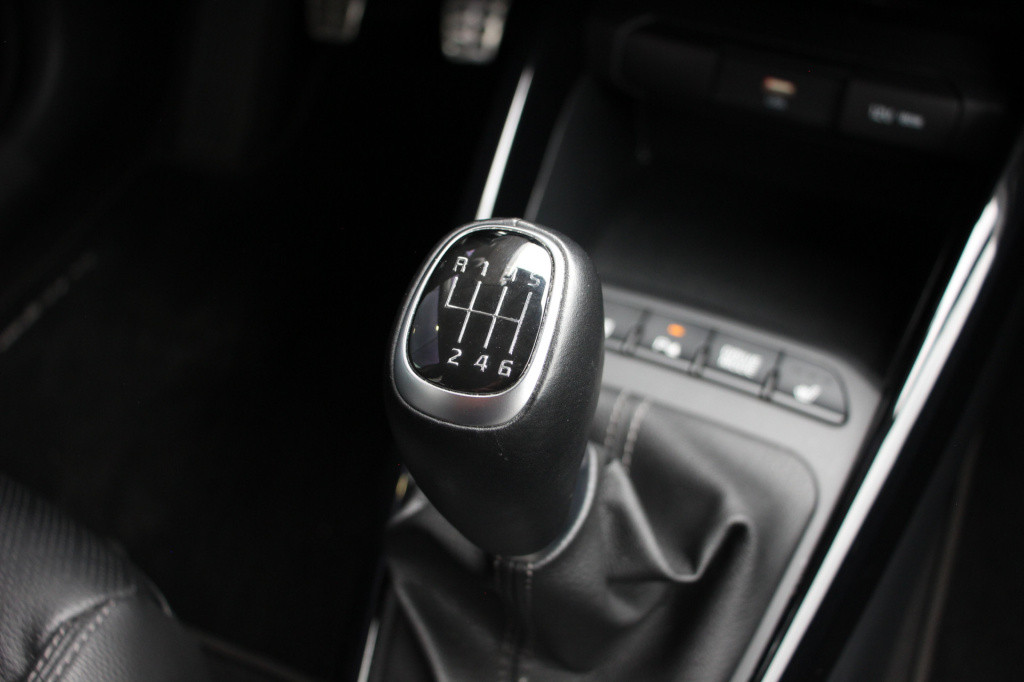 Kia Stonic 1.0 t-gdi platinum edition | schuifdak | leder | camera