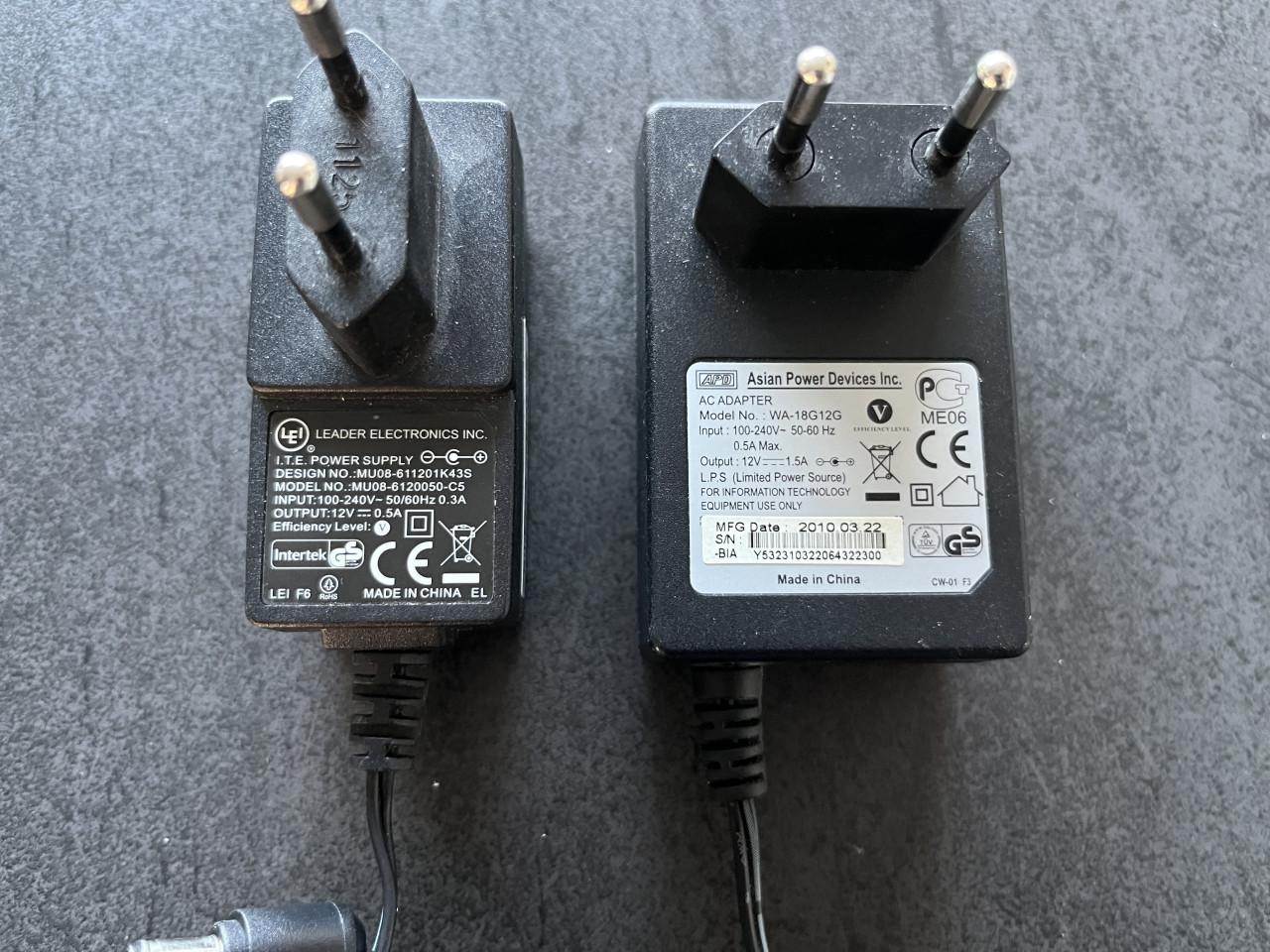 3x ASUS GX-D1051 Gigabit Switch (5-poorts)