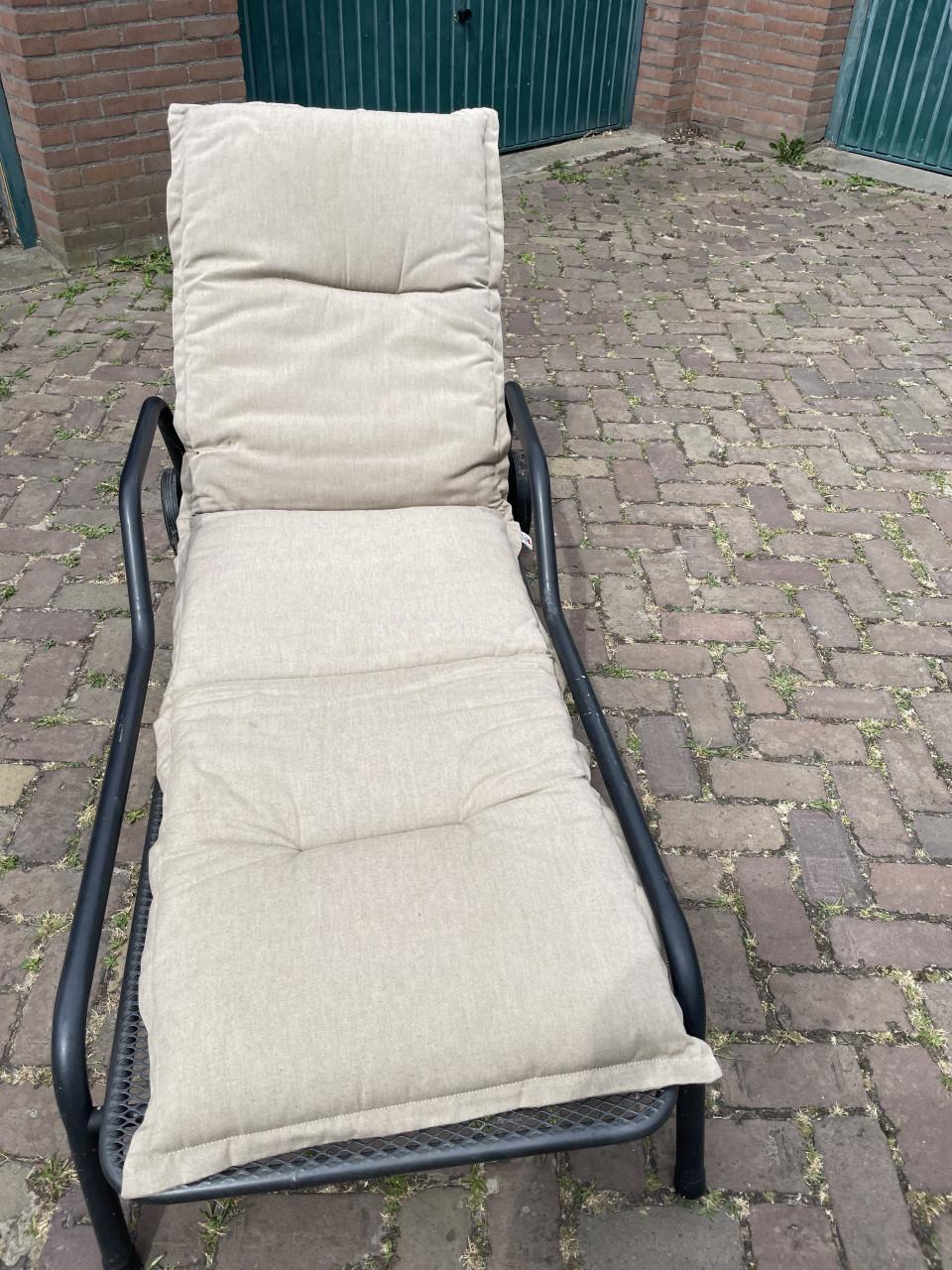 Ligbed/Zonnebed met kussen