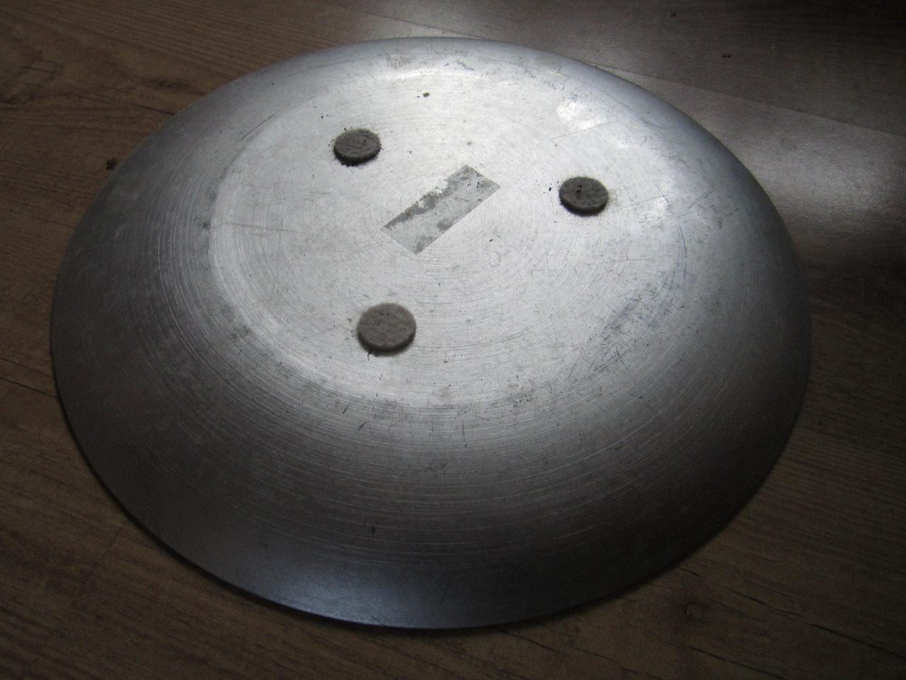 Metalen schaal Ø 32 cm.