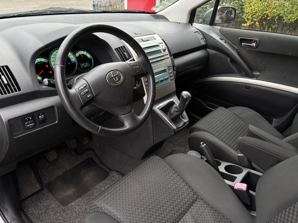Toyota Corolla Verso 1.8 vvt-i luna 7persoons/trekhaak