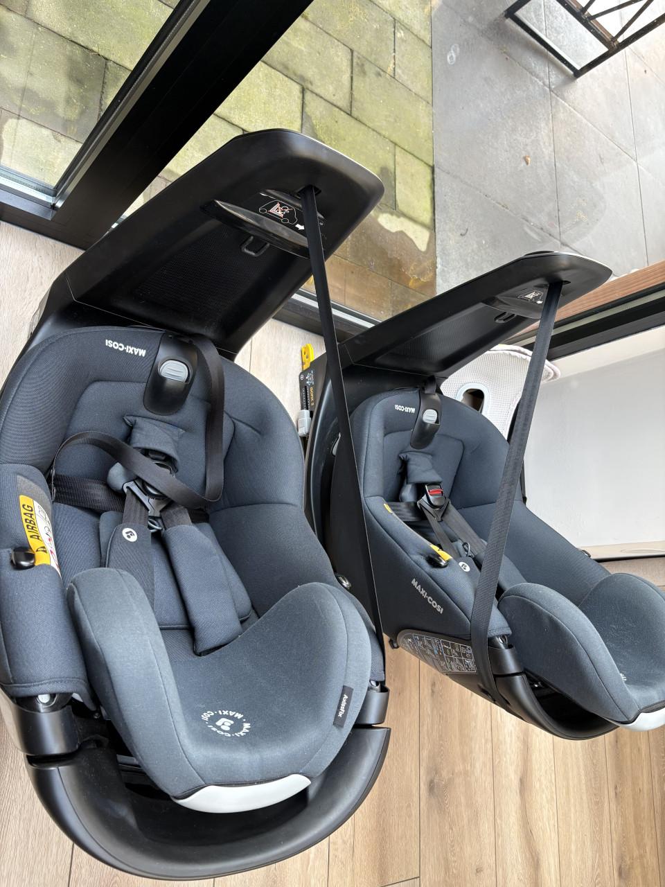 2 keer Maxi-Cosi AxissFix + 2 airlayers