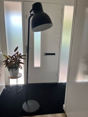 Staande lamp Hektar van Ikea, grijs, ongeveer 170 cm hoog