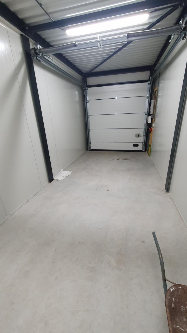 Bedrijfsruimte / garagebox 21m2 te huur in Goes