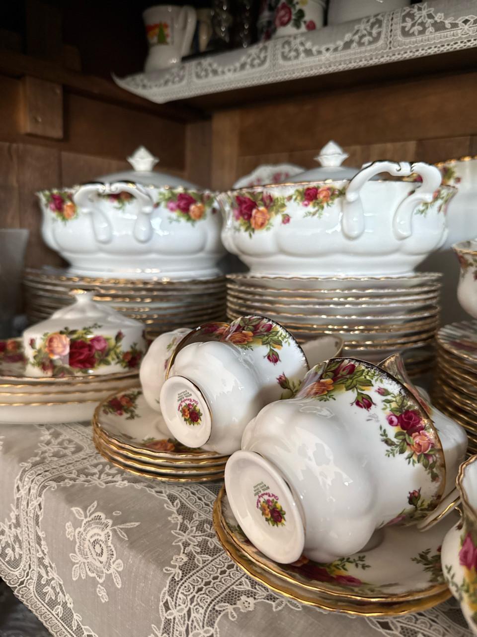 Royal Albert Old Country Rosés compleet 12 delig servies