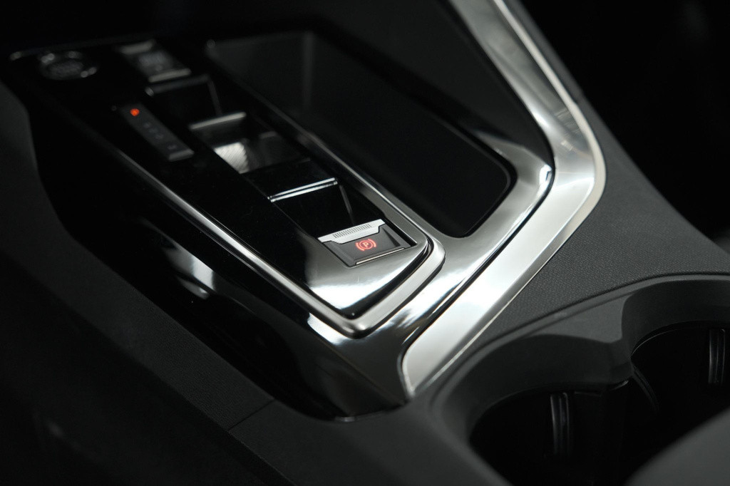 Peugeot 5008 hybrid 136 e-dsc6 allure | camera | apple carplay | navigatie 