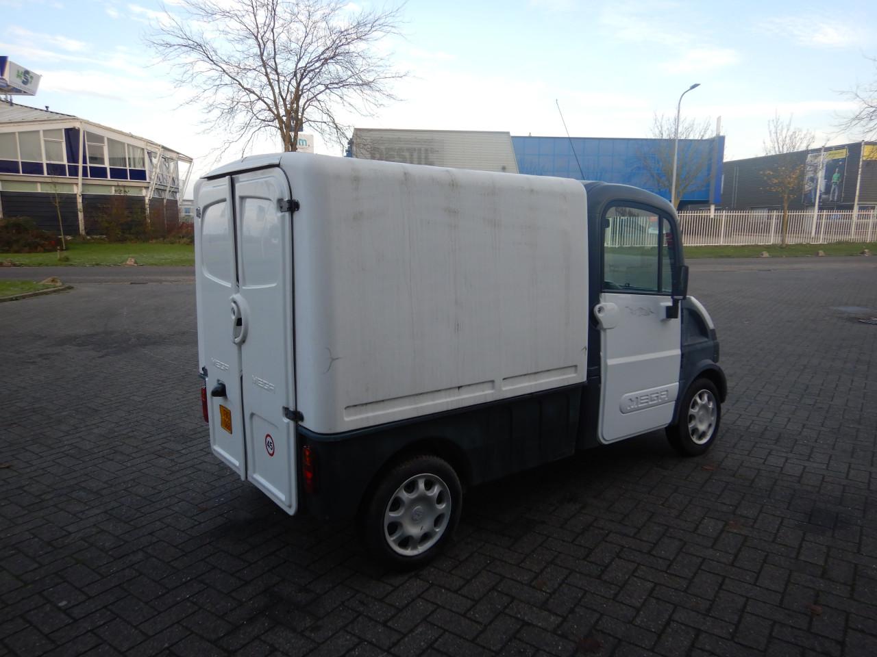 (Aixam) Mega brommobiel met gesloten laadbak