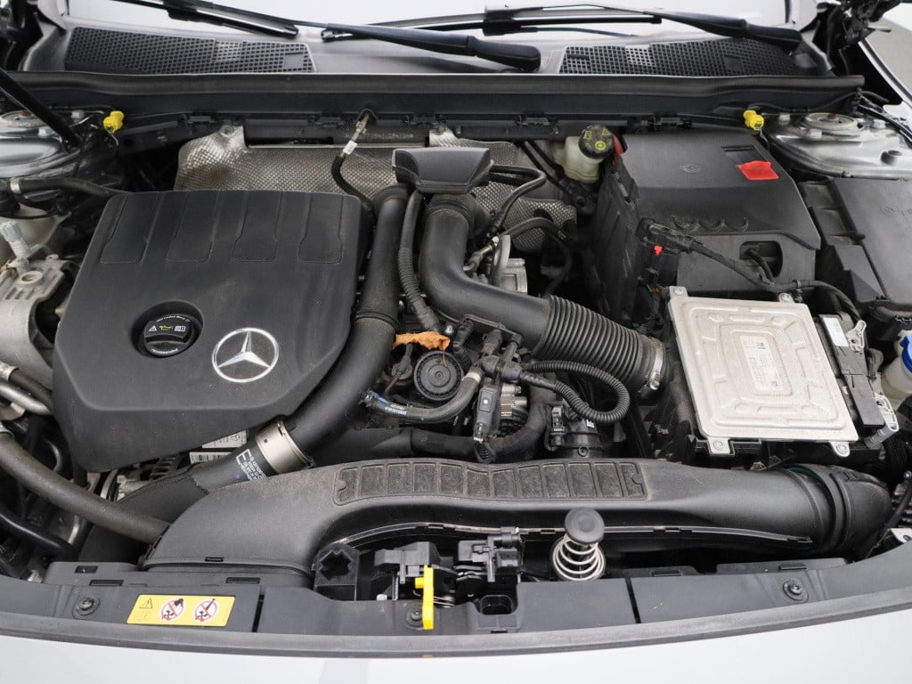 Mercedes-Benz A-Klasse 180 business solution amg | automaat | lmv | panoram