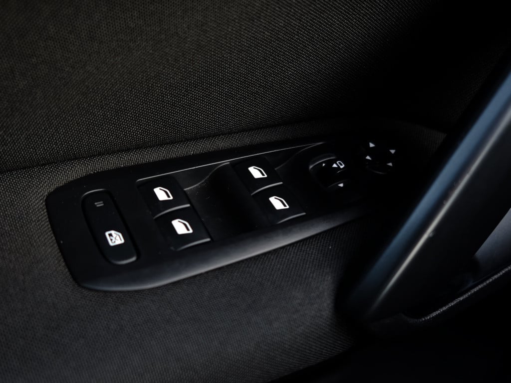Peugeot 308 1.2 puretech 110pk blue lease | cruise control | airco | naviga