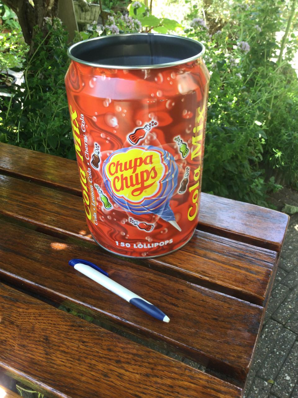 Leuk prullenbakje 25 cm. hoog LEEG Ook leuk als surprise !