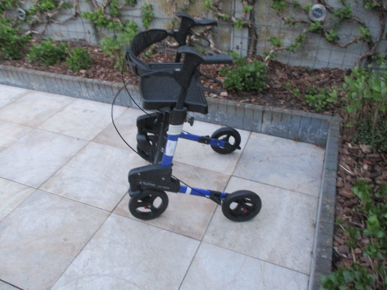 Zgan Topro Odysse dubbel opvouwbare lichtgewicht rollator met dienblad en