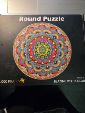 Ronde mandala puzzel met 1000 stukjes met een diameter van 65 cm.
