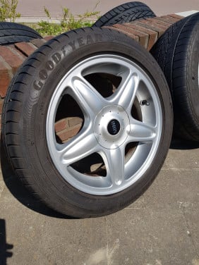 Originele 16 inch Mini velgen met Good Year banden