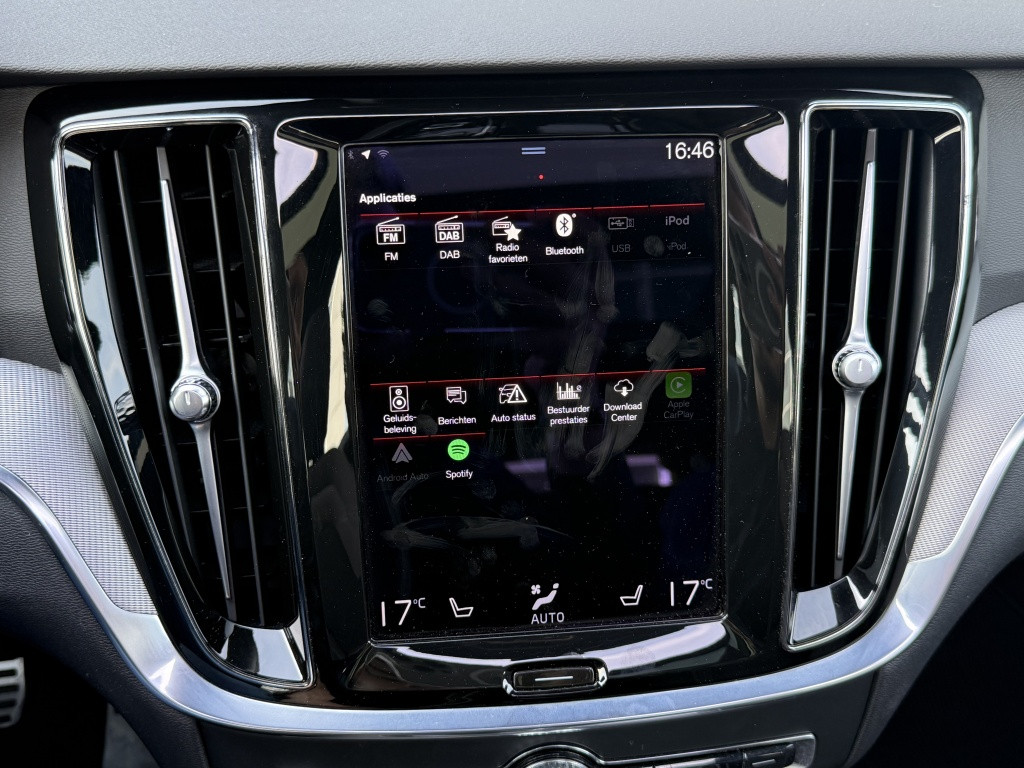 Volvo V60 t6 340pk recharge r-design| panodak| adap.cruise| trekhaak| stan